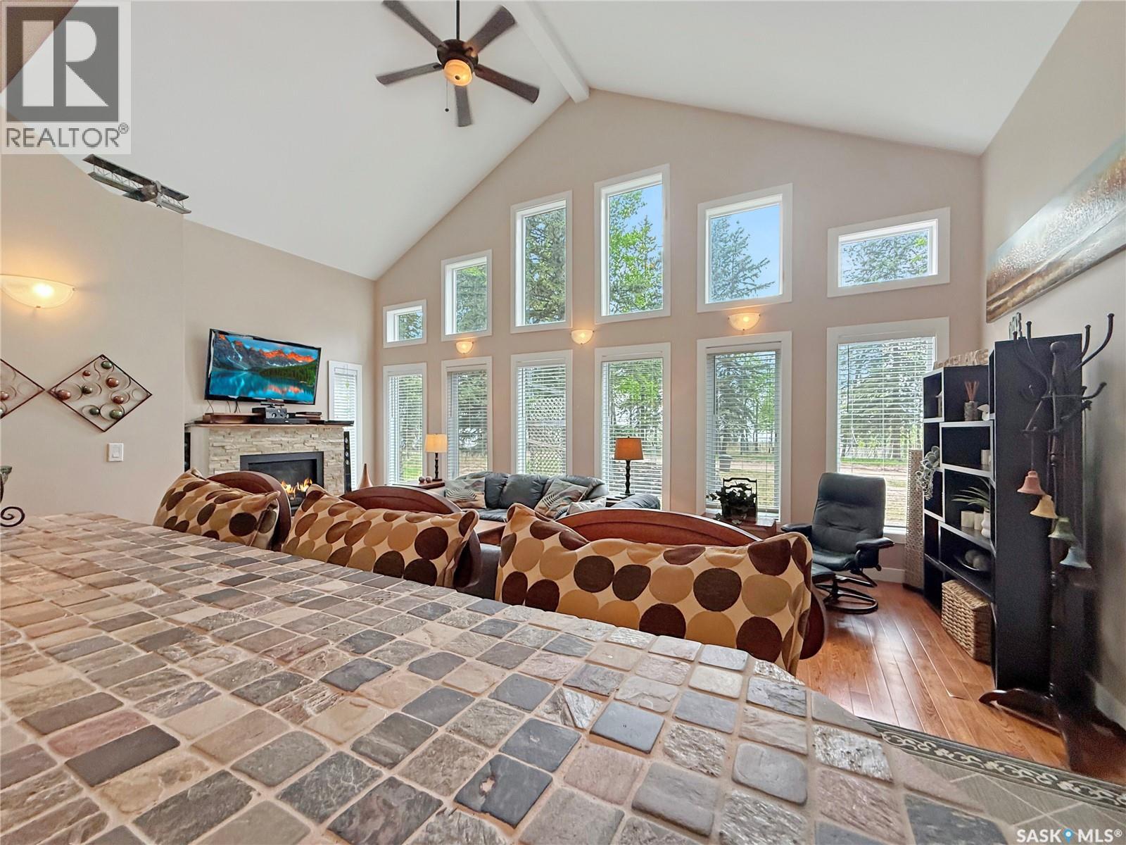 110 Lakeshore DRIVE