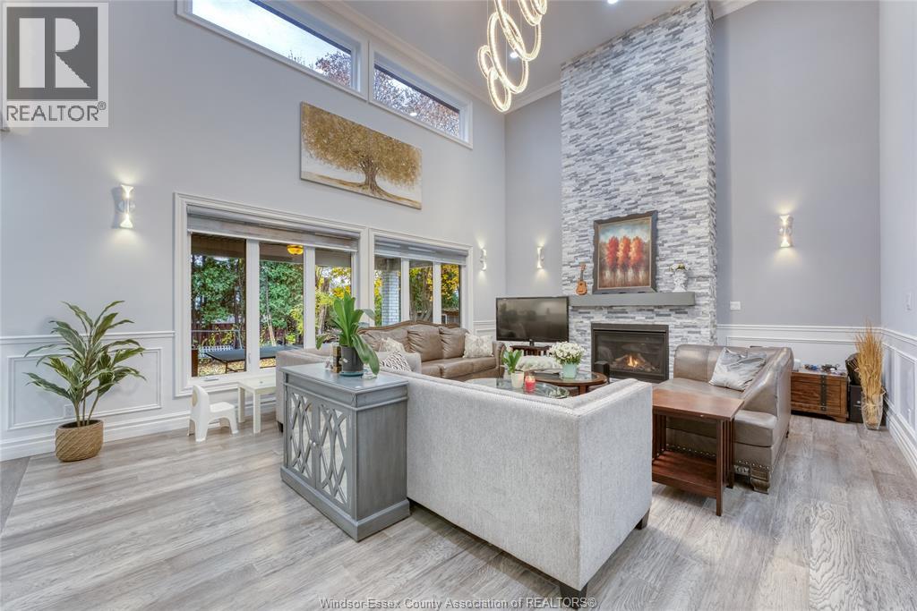 735 CABANA ROAD West