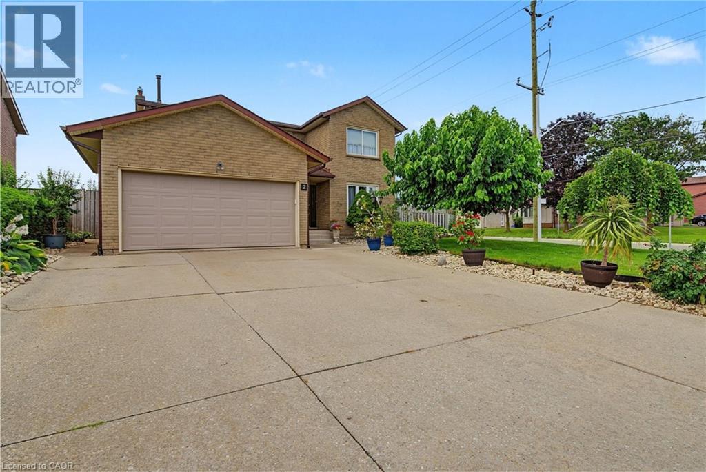 2 CRESTHAVEN Drive
