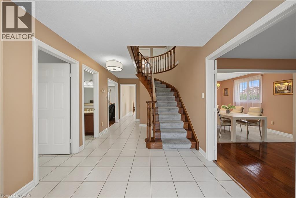 2 CRESTHAVEN Drive