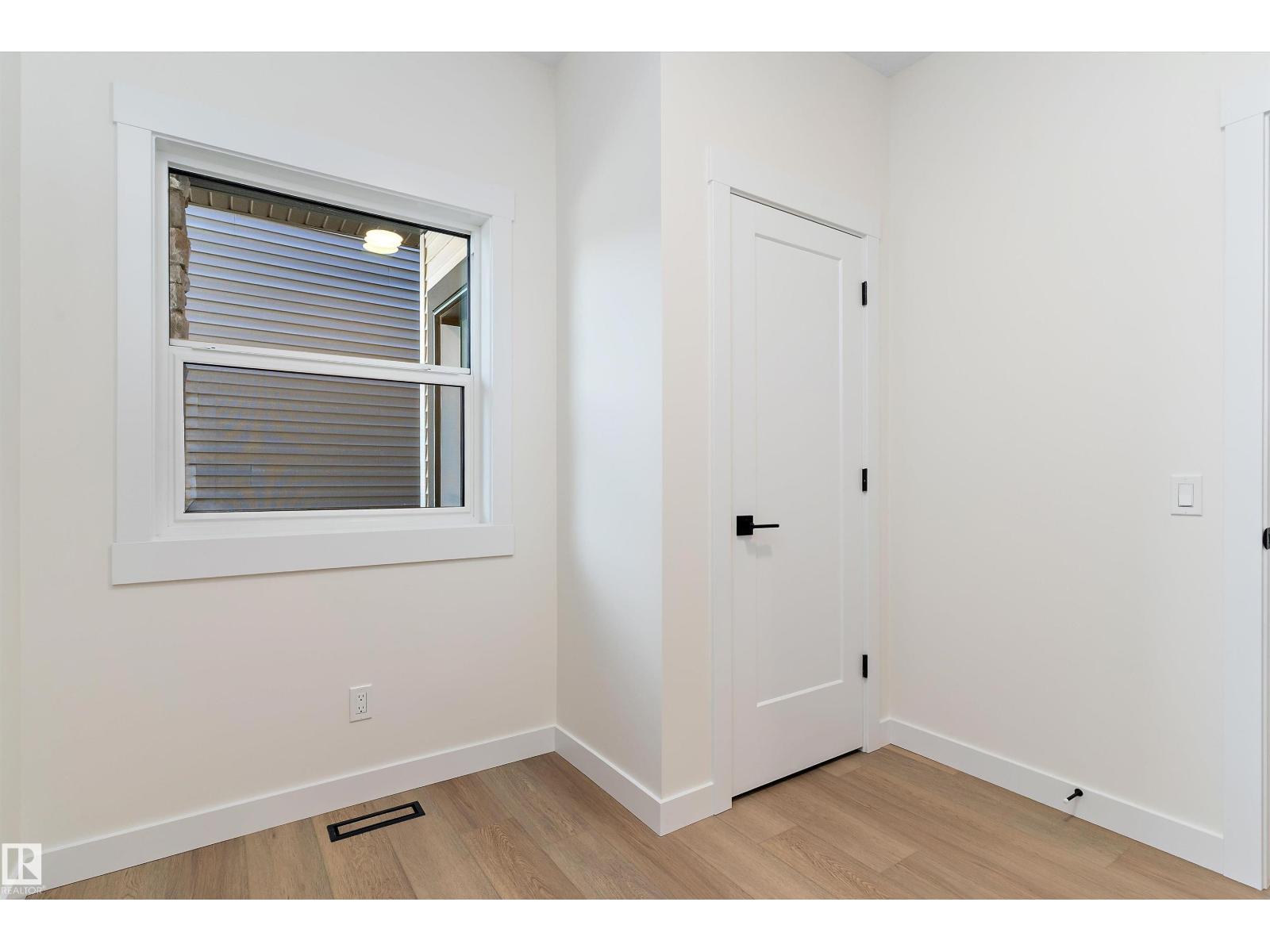 1084 Cristall Crescent SW