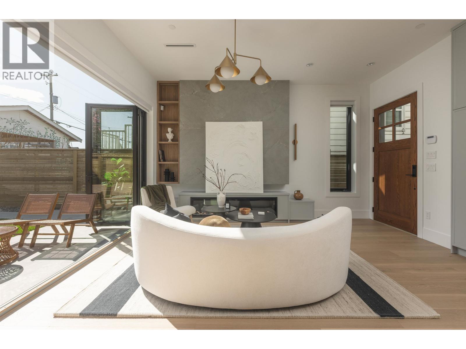 2 2684 OXFORD STREET