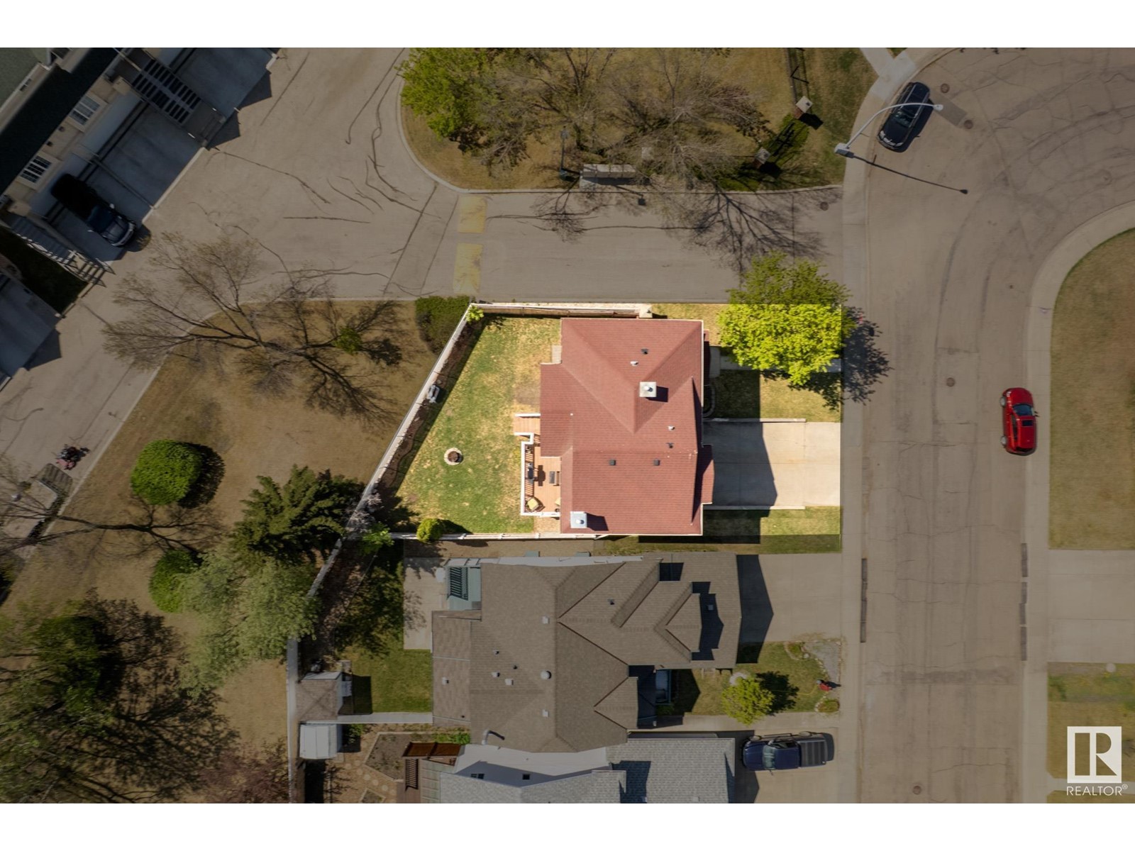 2415 133 AV NW