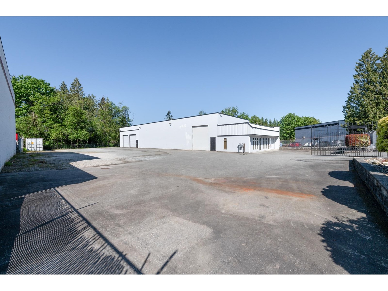 2140 PARAMOUNT CRESCENT