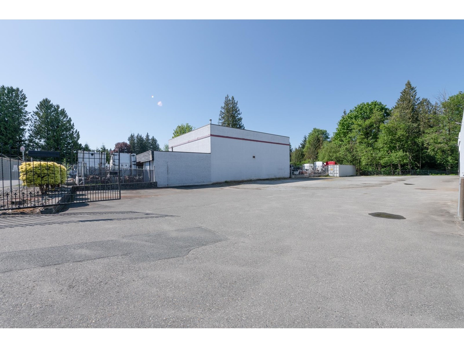 2140 PARAMOUNT CRESCENT