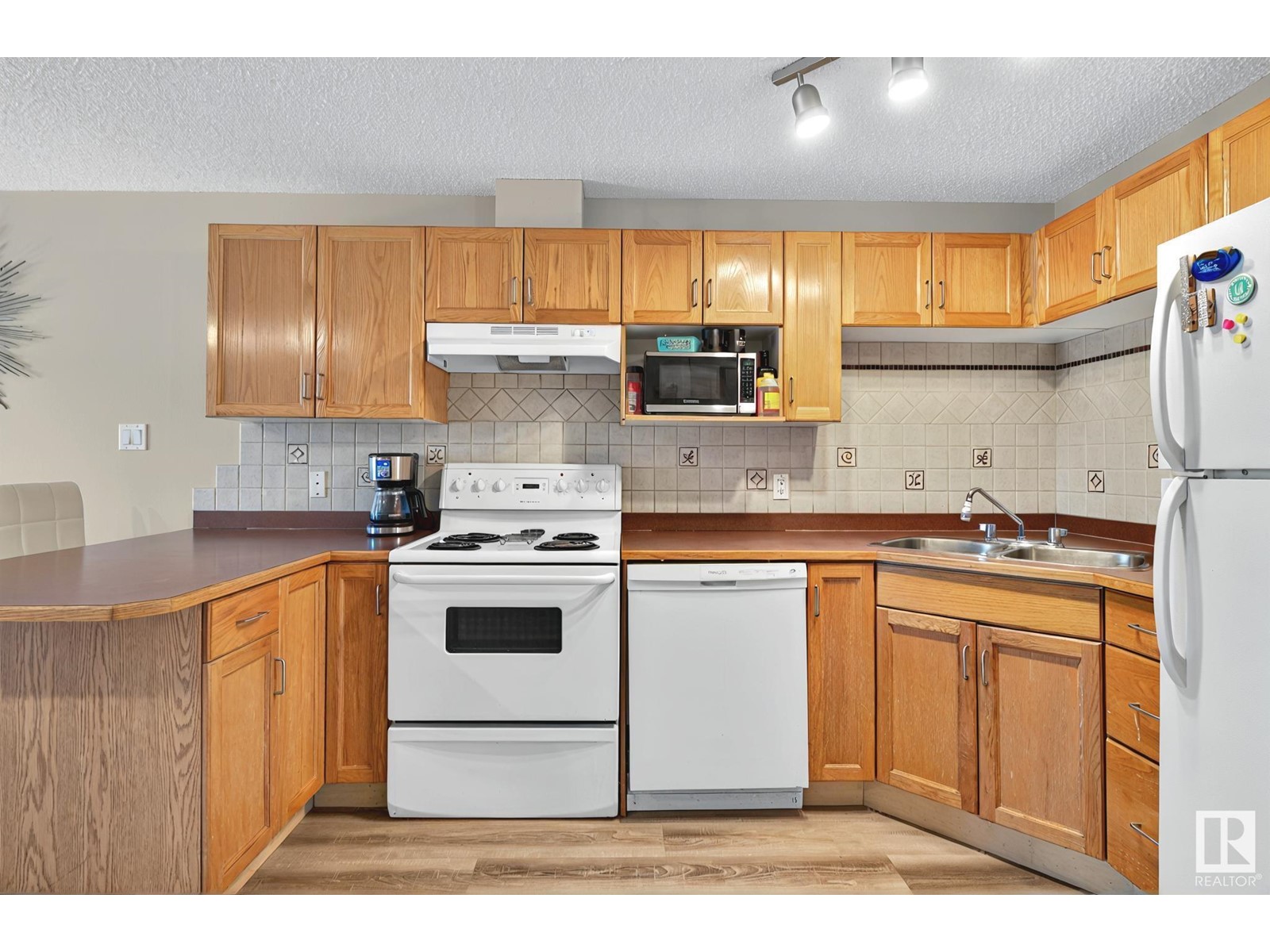 #202 2305 35a AV NW