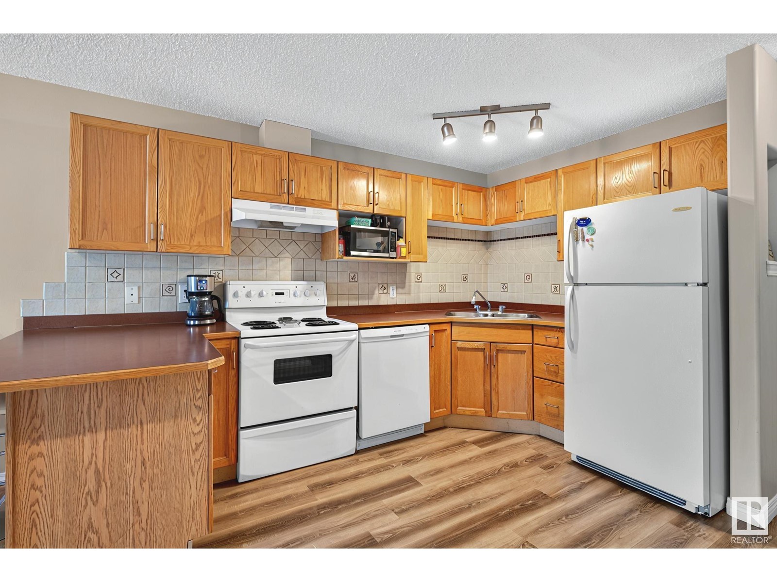 #202 2305 35a AV NW