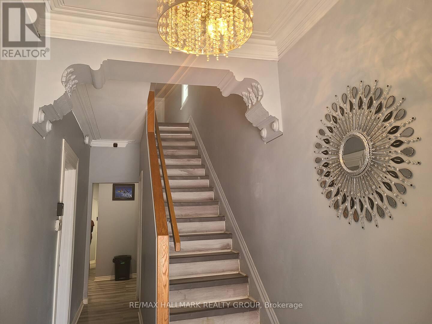 474 SOMERSET STREET W