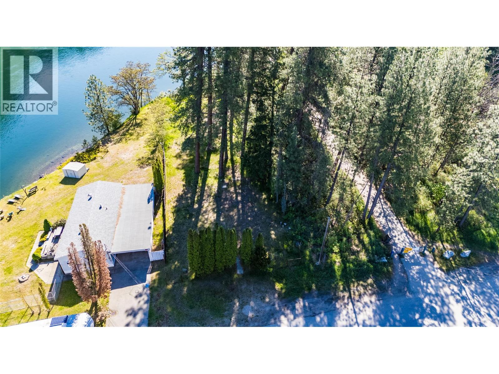 225 2nd Avenue