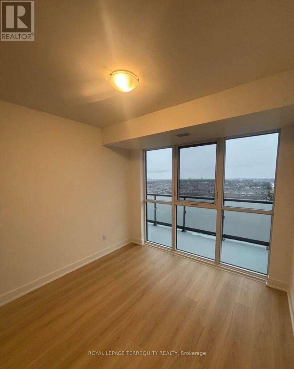 1106 - 2425 SIMCOE STREET N