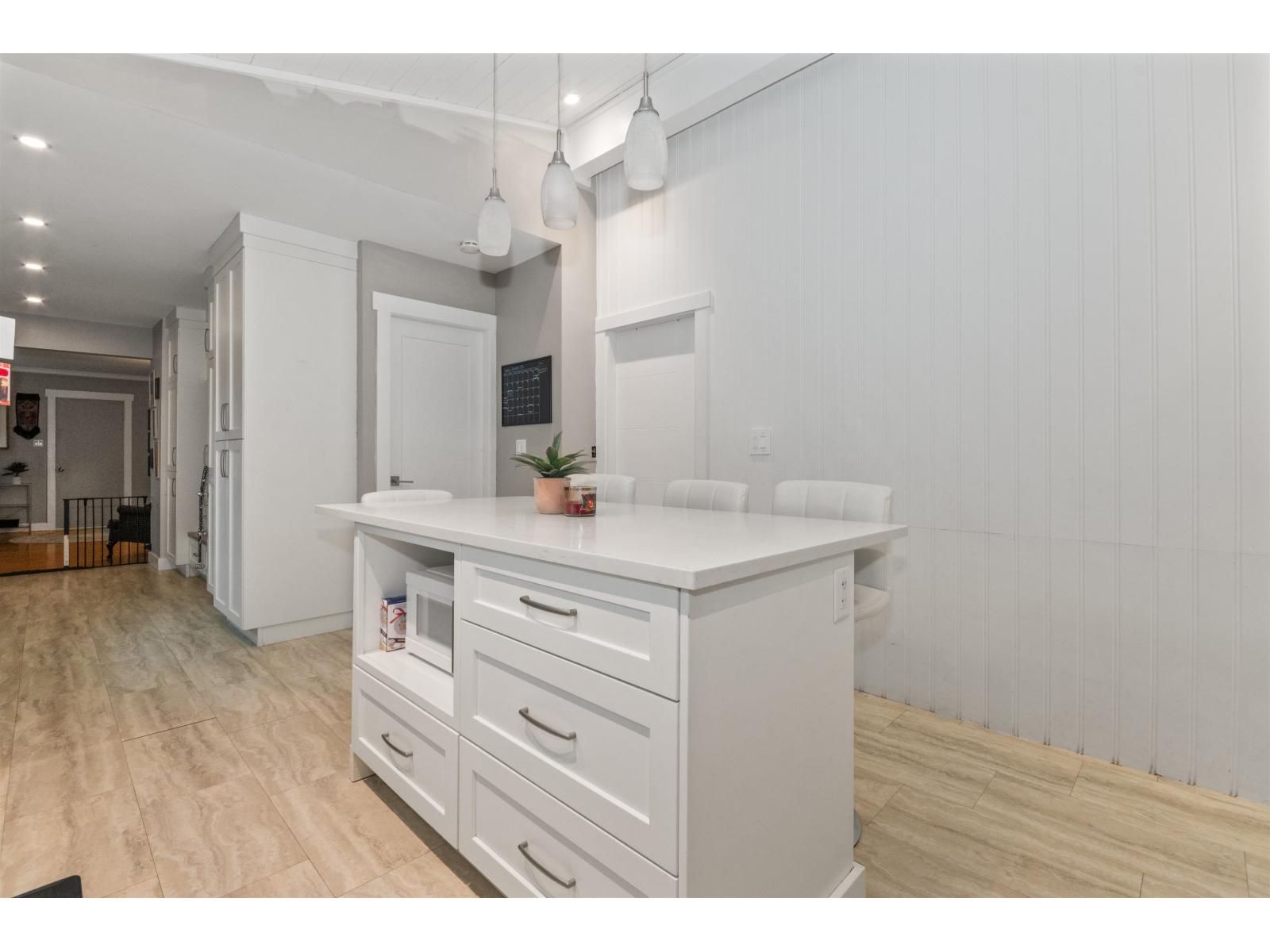 46022 CLARKE DRIVE|Chilliwack Proper East