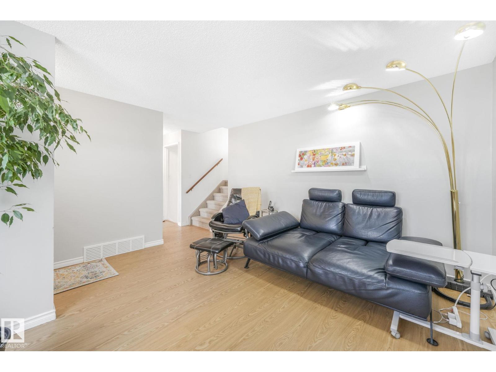 4611 10 AV NW