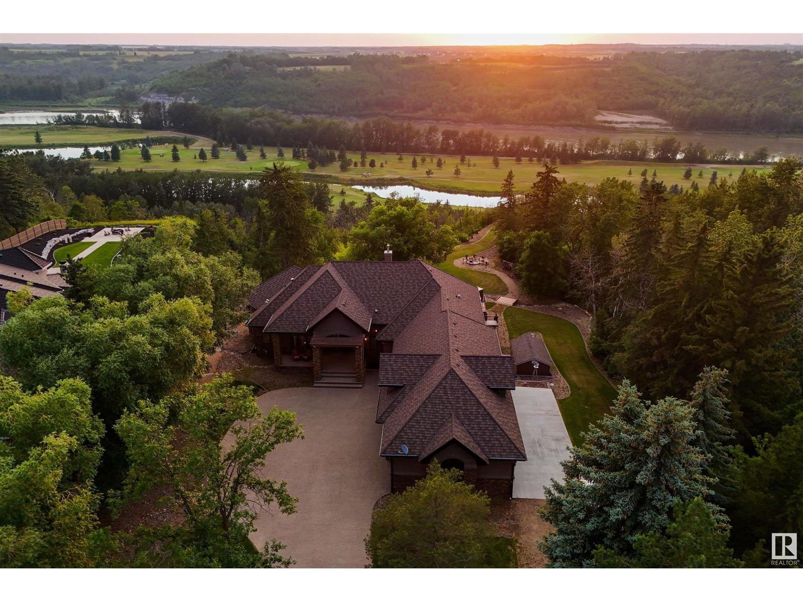 188 WINDERMERE DR NW