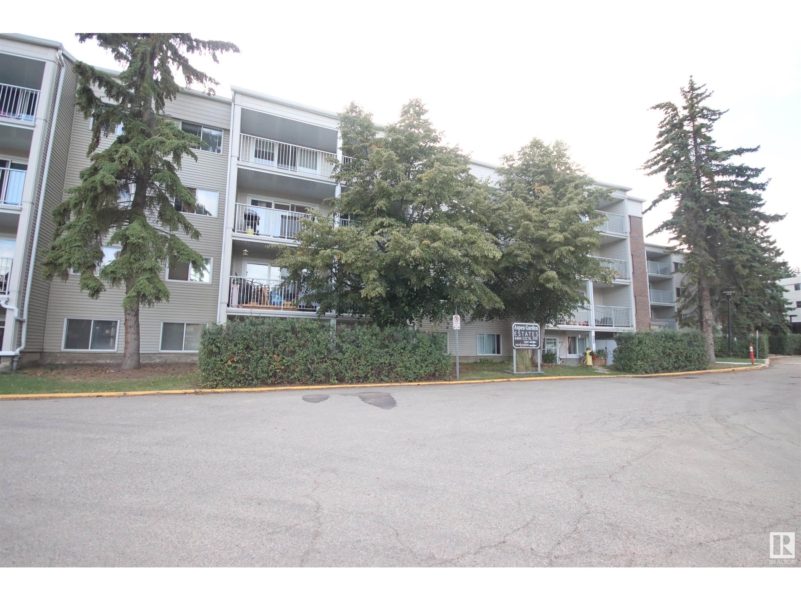 #217 4404 122 ST NW