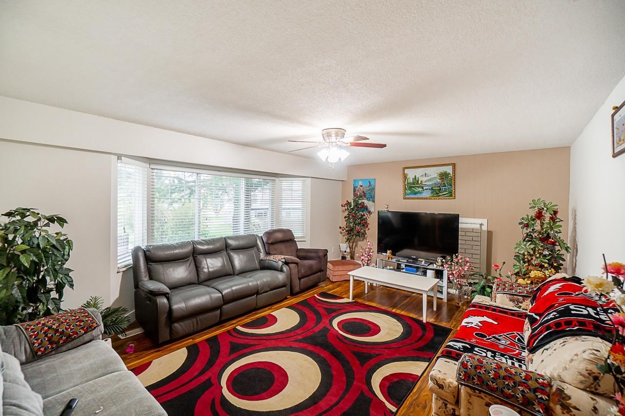 11892 GILMOUR CRESCENT