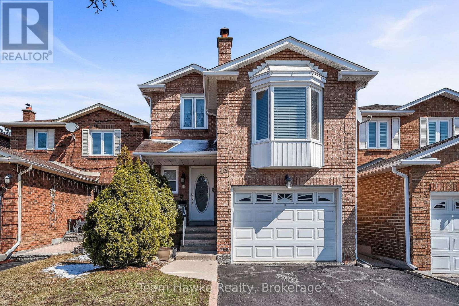 Photo 1 of 29 — 15 WHITE BOULEVARD, Vaughan (Brownridge), ON L4J5Z4