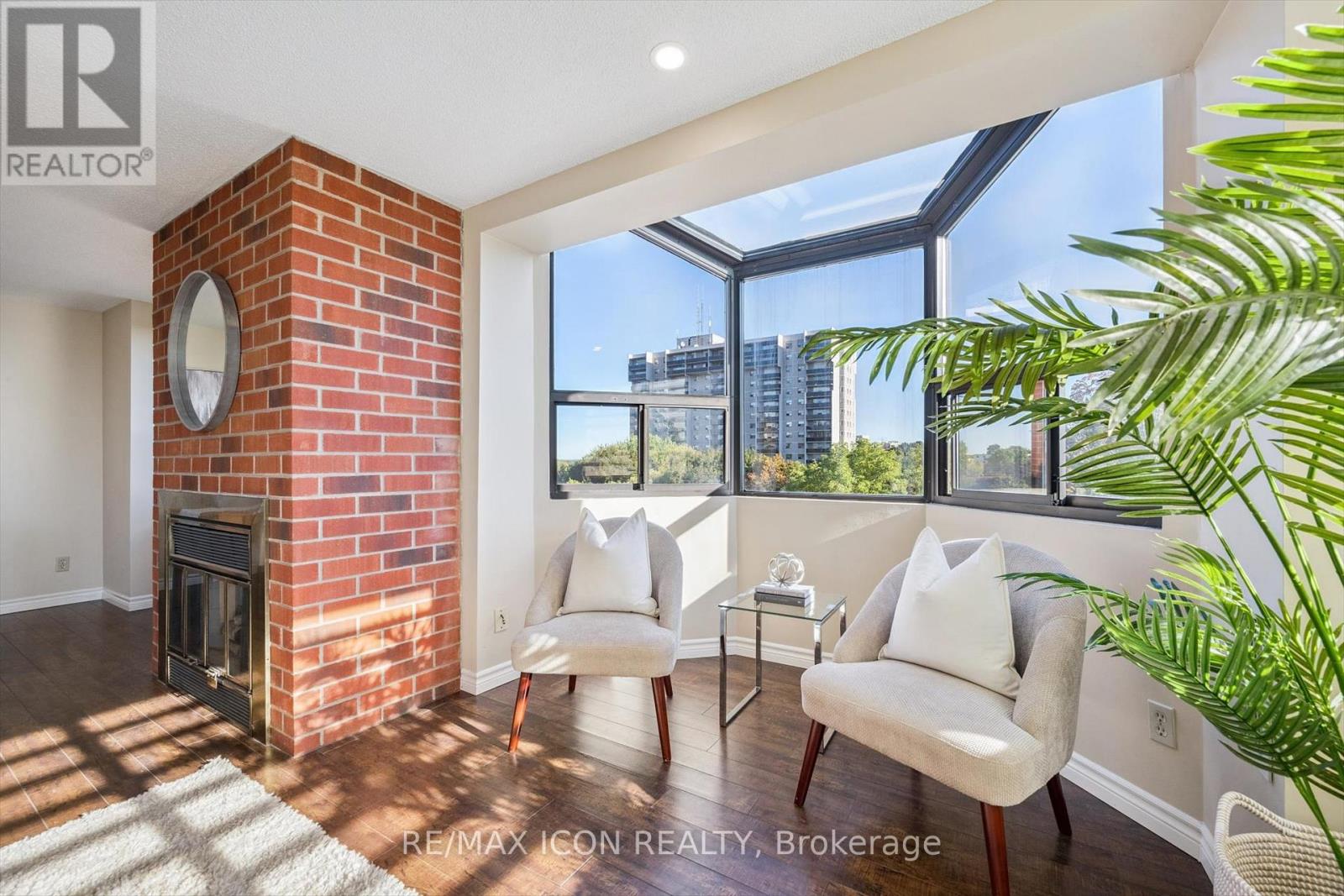 610 - 20 ELLEN STREET E