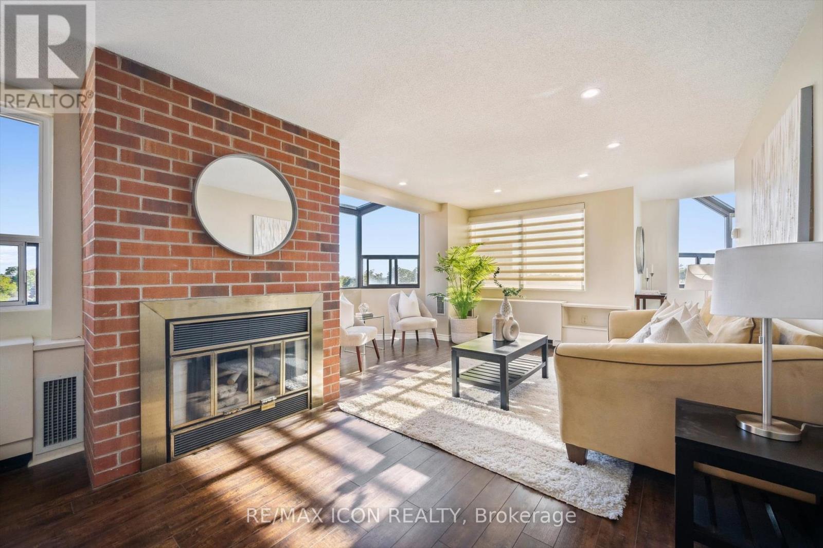 610 - 20 ELLEN STREET E