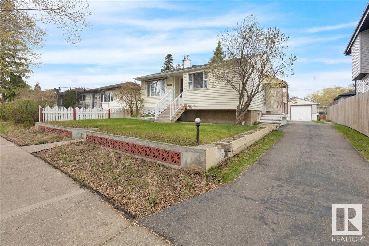 4222 113 AV NW