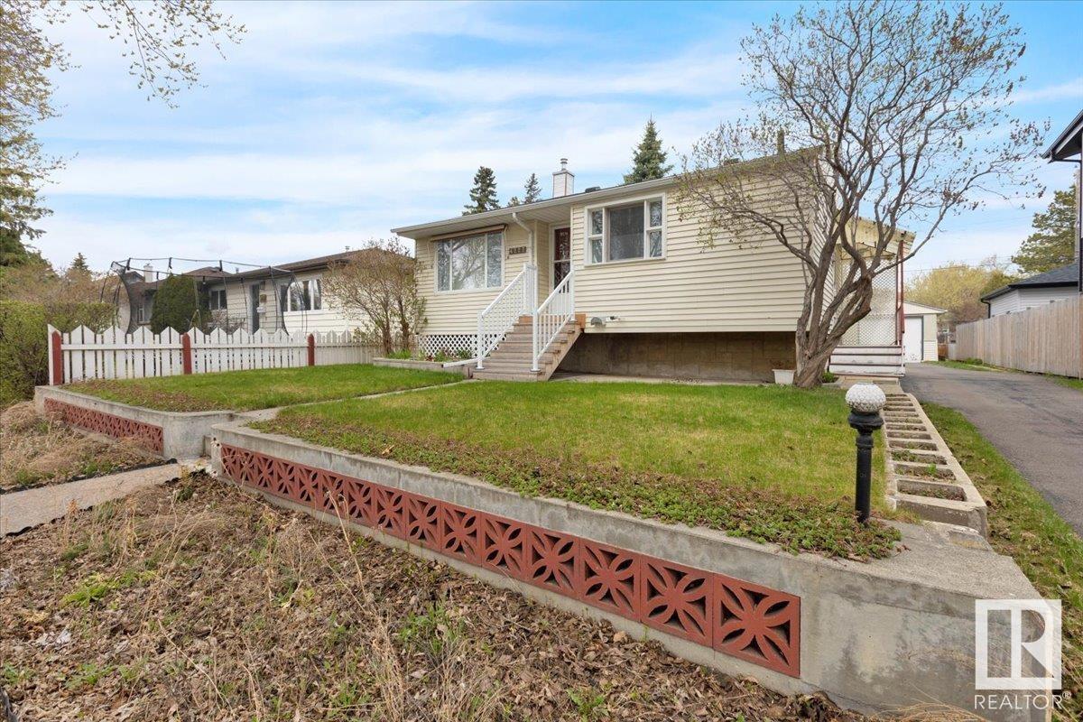 4222 113 AV NW