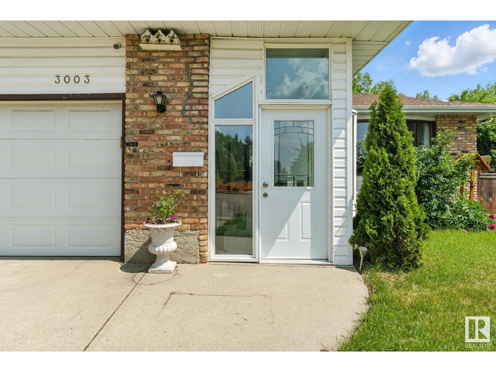3003 105 ST NW