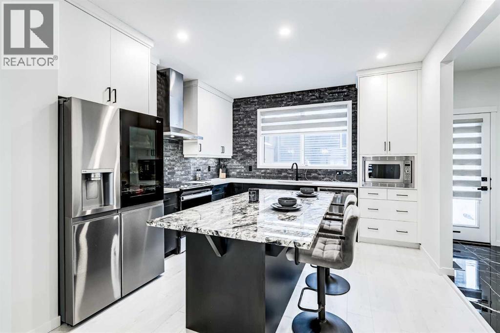 184 Rowmont Boulevard NW