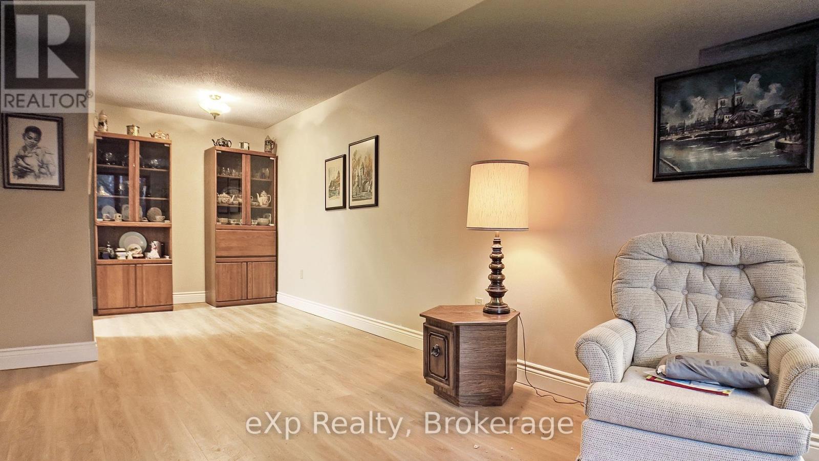 402 - 5 VALLEYSIDE DRIVE