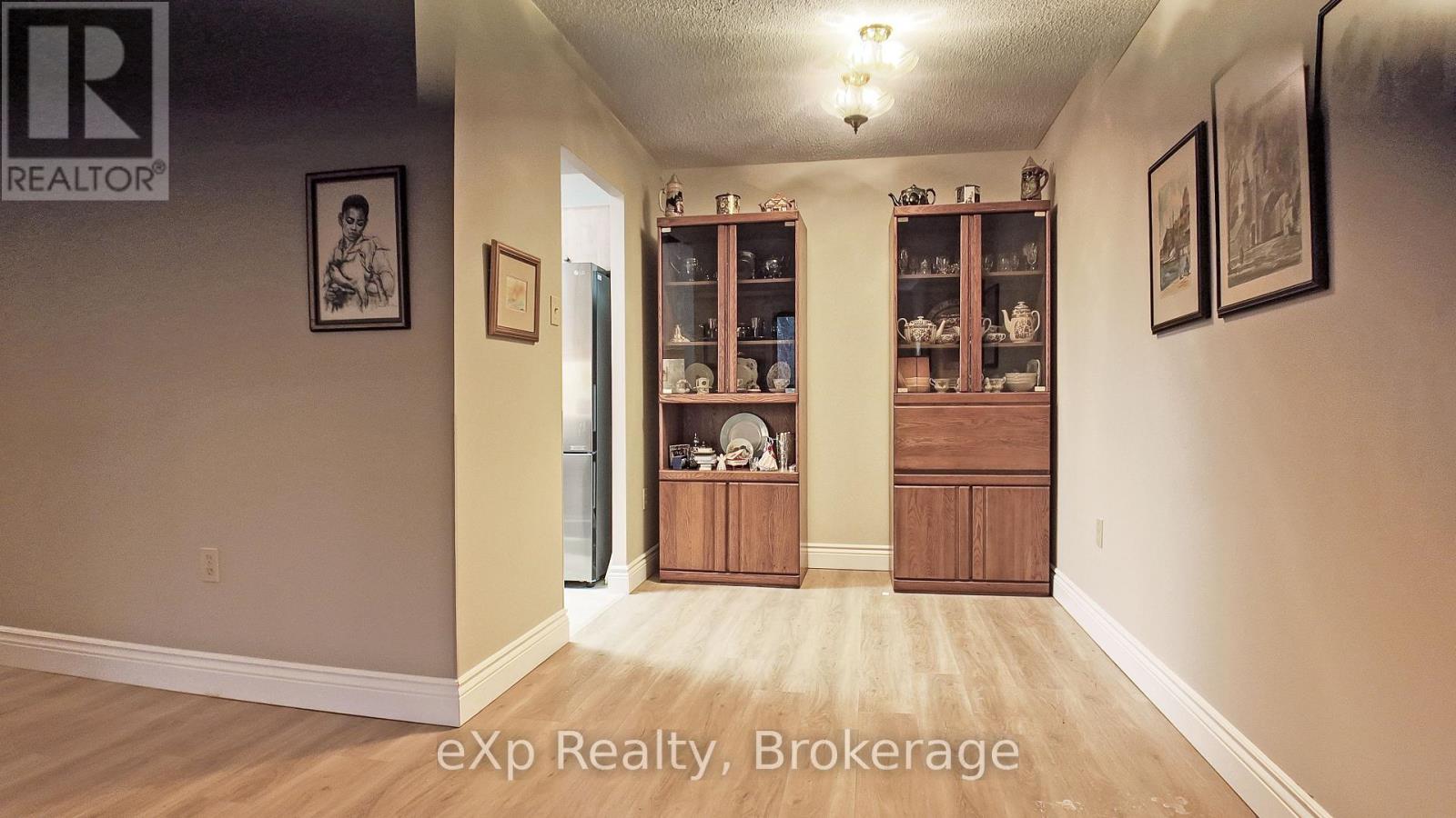 402 - 5 VALLEYSIDE DRIVE