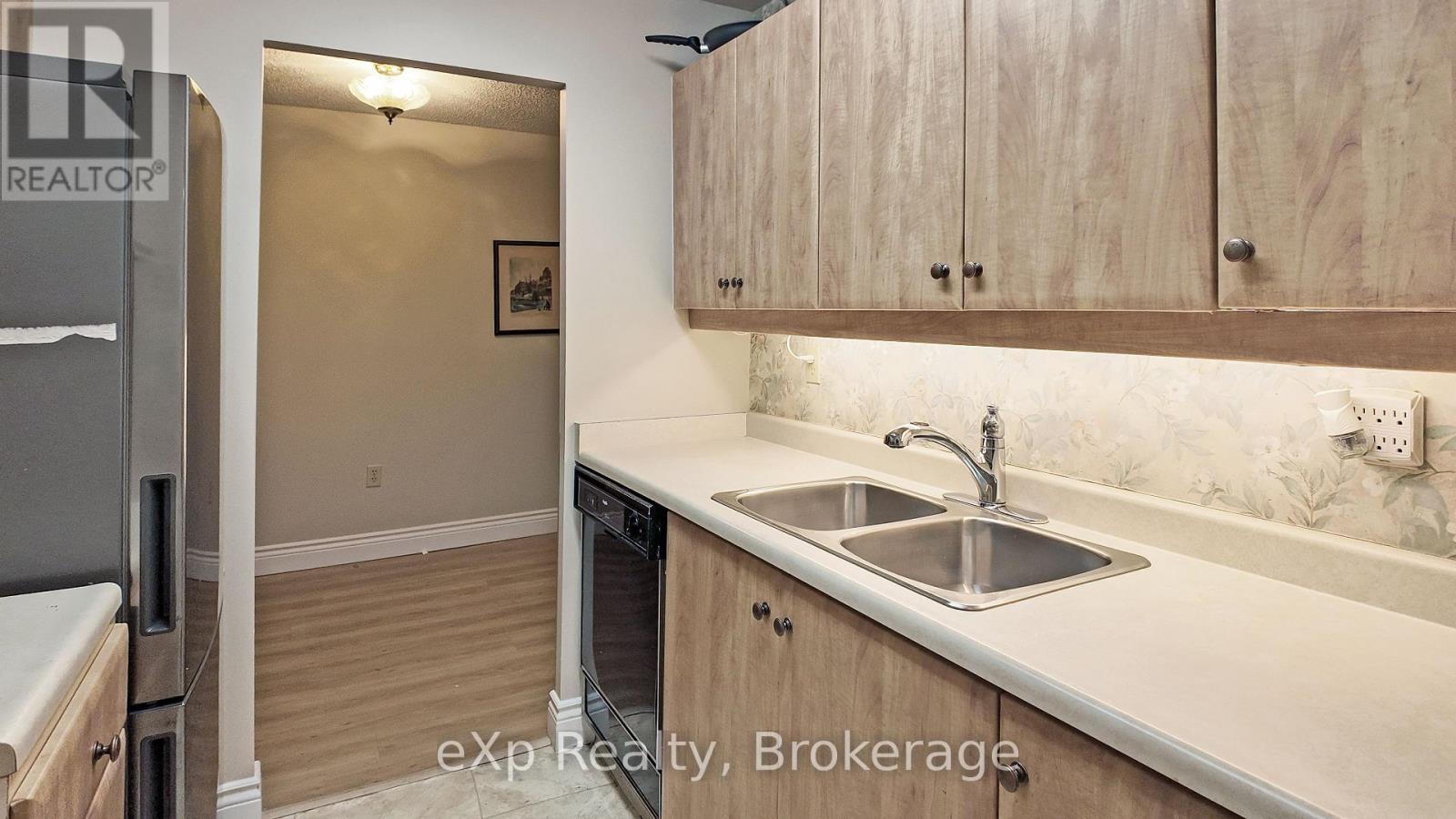 402 - 5 VALLEYSIDE DRIVE