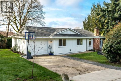 4285 Caen Rd Saanich BC V8X3S5