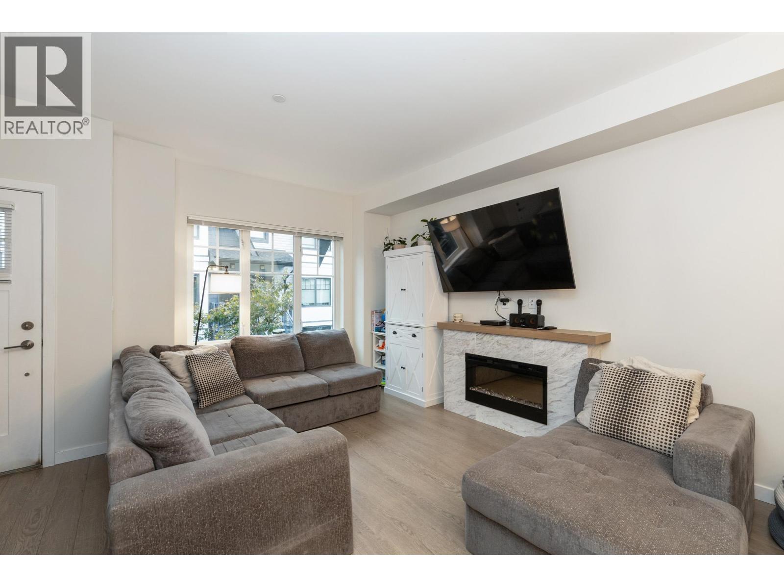 159 19451 SUTTON AVENUE