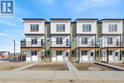 32 Red Embers Plaza NE Calgary AB T3N2W1