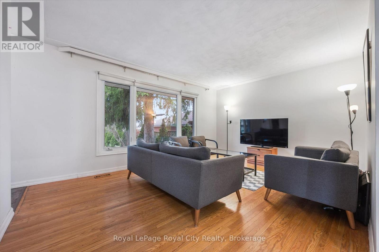 12 DELMAR BOULEVARD