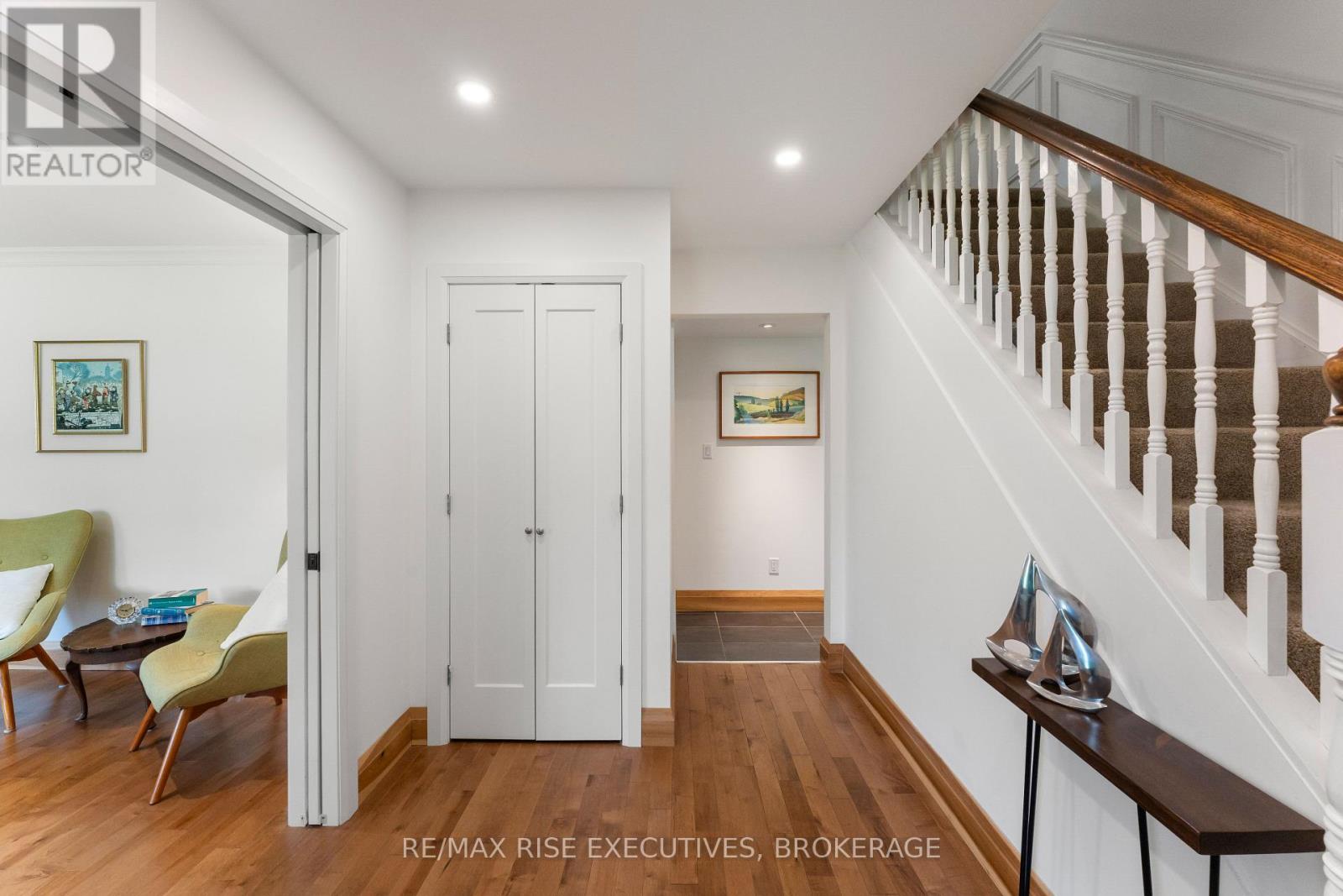 115 FAIRWAY HILL CRESCENT
