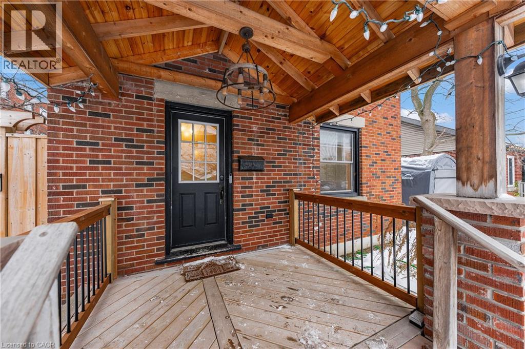 10 SPEEDVALE Avenue W