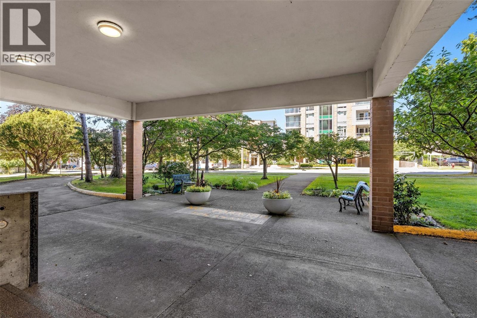 809 647 Michigan St