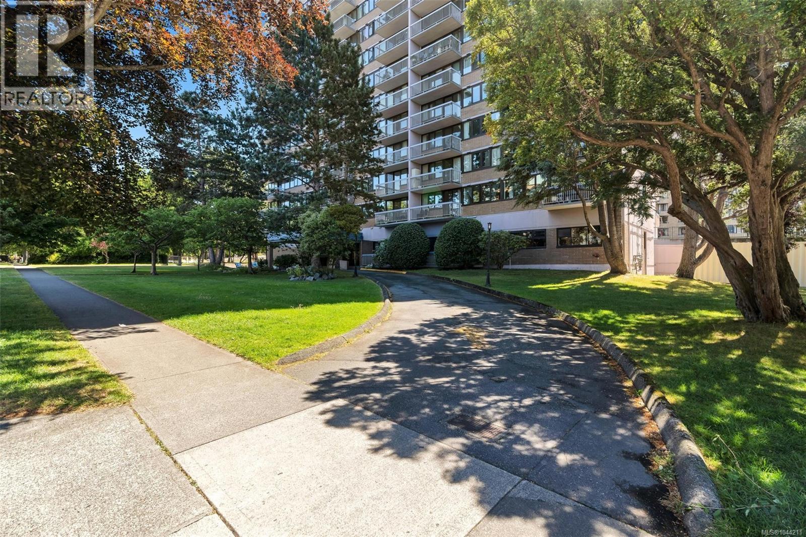 809 647 Michigan St