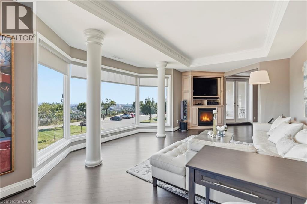 174 MOUNTAIN PARK Avenue Unit# 2W