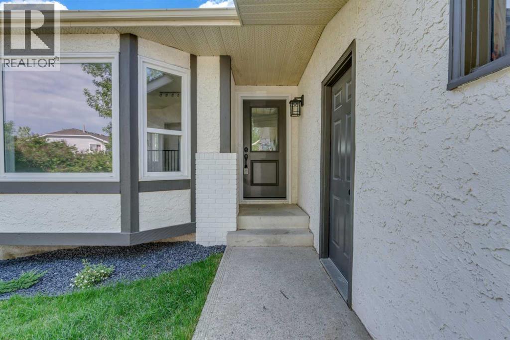 56 Macewan Meadow Way NW