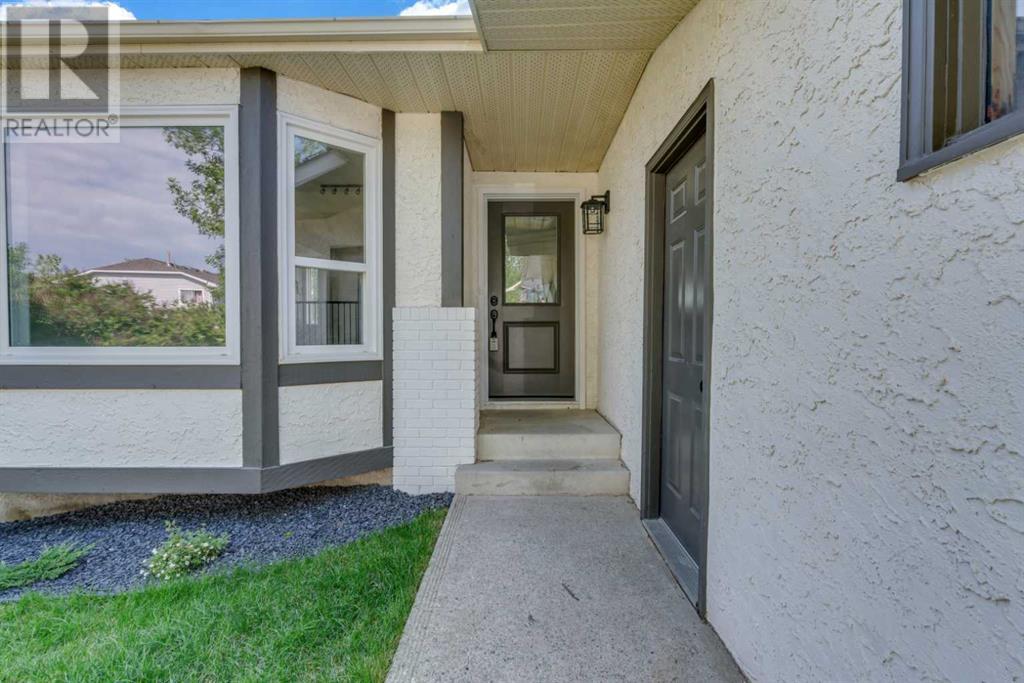56 Macewan Meadow Way NW