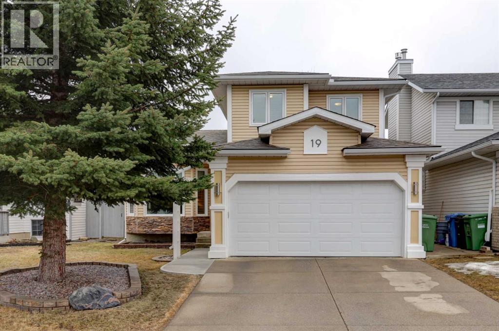 19 Riverstone Crescent SE