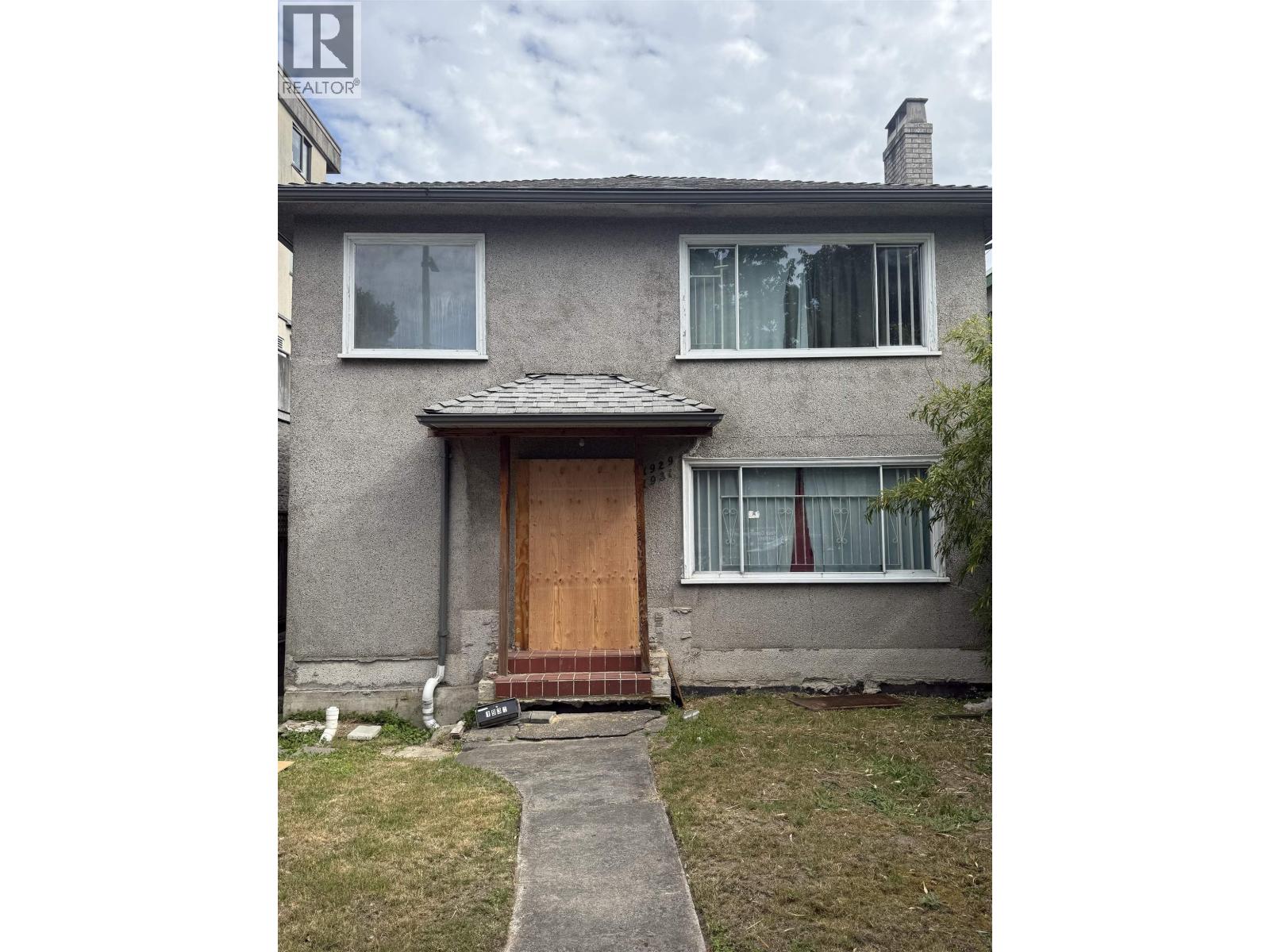 Photo 1 of 9 — 1929 E BROADWAY, Vancouver, BC V5N1W4