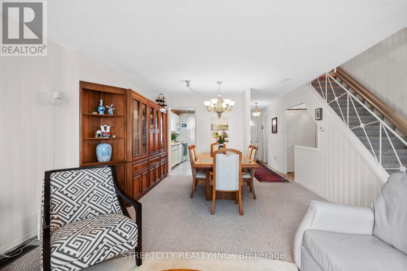 600 WONDERLAND ROAD S