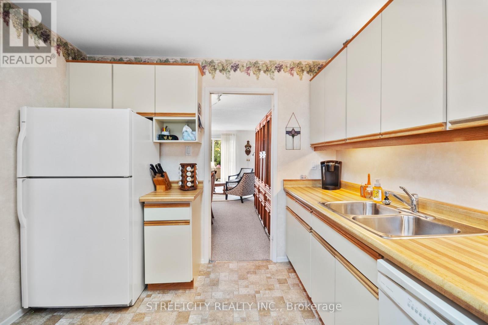 600 WONDERLAND ROAD S
