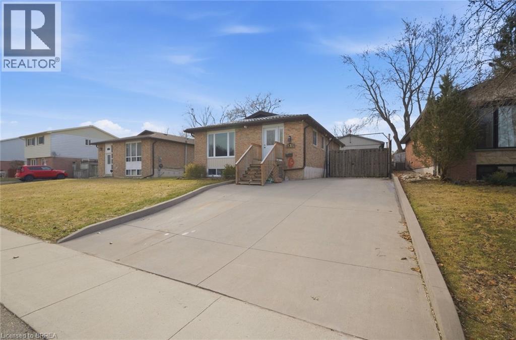 136 WOODLAWN AVE Avenue