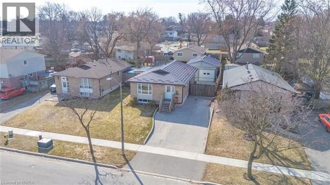 136 WOODLAWN AVE Avenue Brantford ON N3R6S2