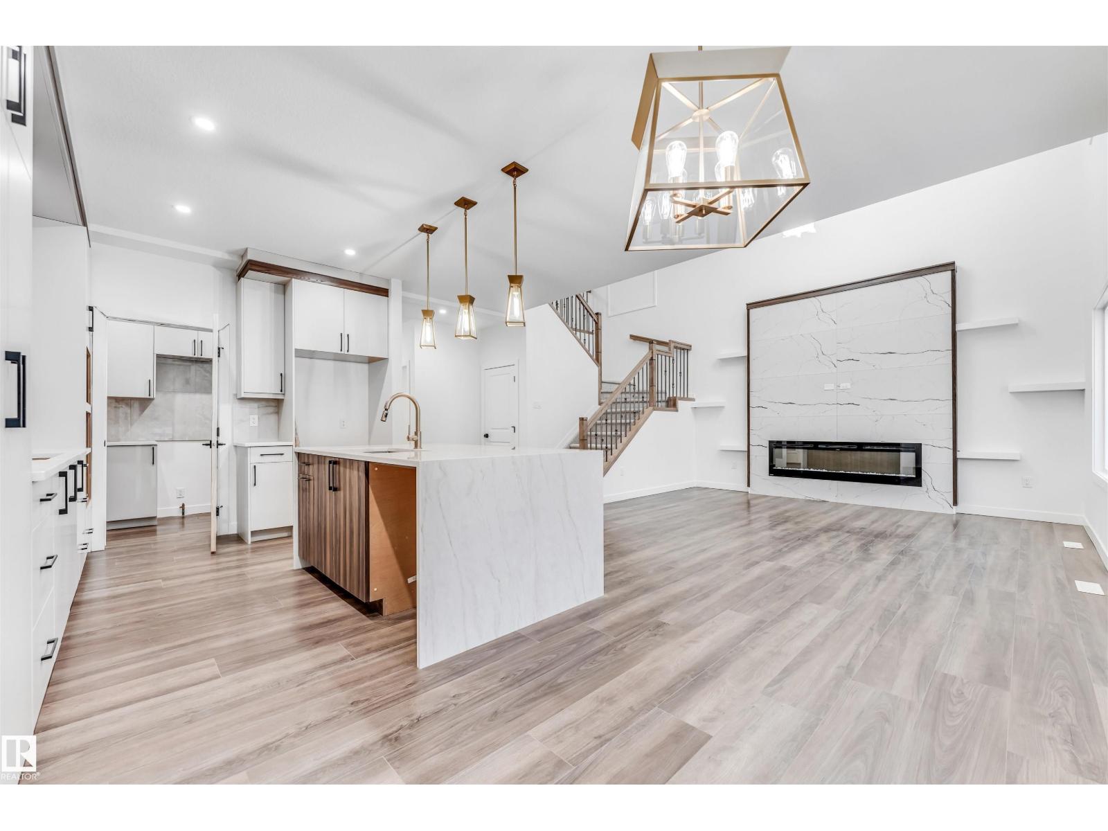 136 Creekside LN