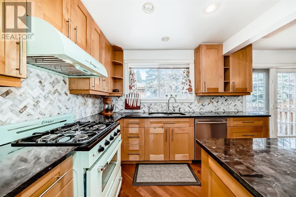 232 Valhalla Crescent NW