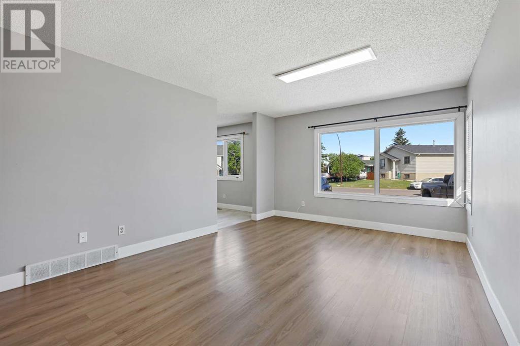 140 Aberfoyle Close NE