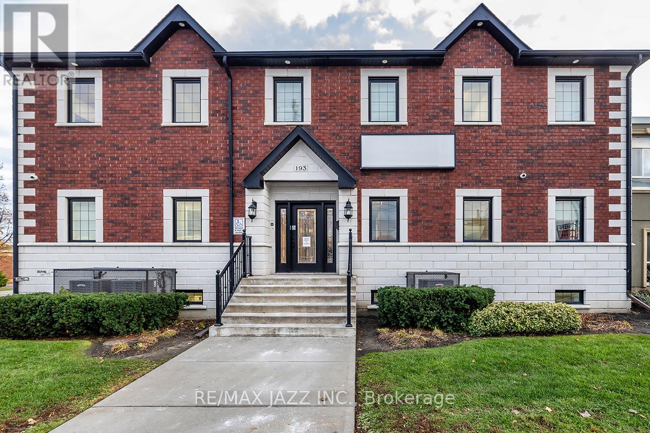 Photo 1 of 49 — 193 KING STREET E, Oshawa (Central), ON L1H1C2